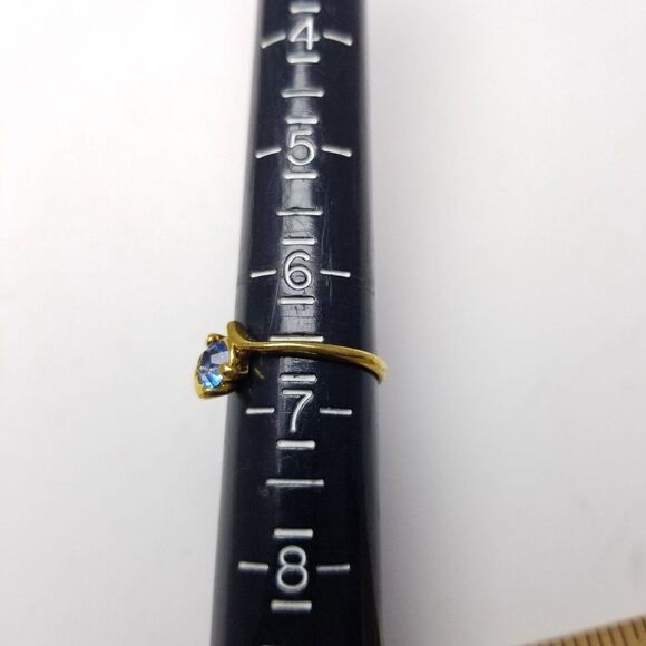 Vintatge Blue Rhinestone Solitare Ring, Gold Tone Band, Minimal Design, Estate - Picture 4 of 7